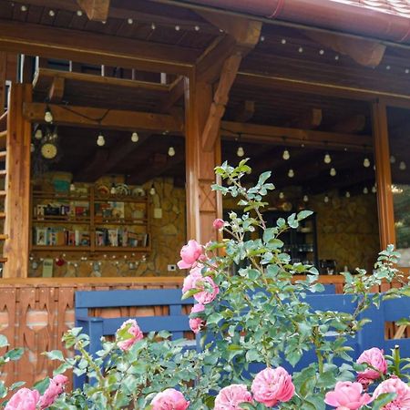 Rose Hip Hill Farm Bed & Breakfast Valea Tirnei ภายนอก รูปภาพ