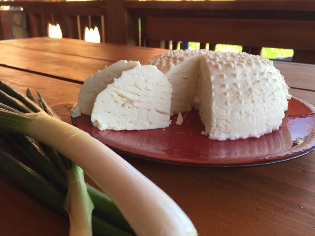 Rose Hip Hill Farm Bed & Breakfast Valea Tirnei ภายนอก รูปภาพ