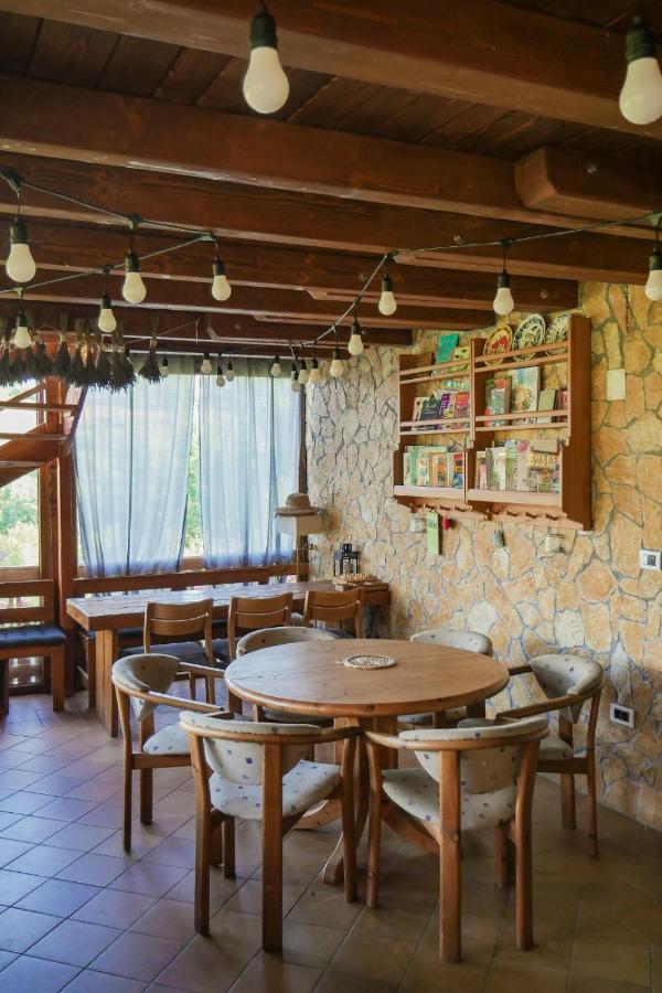 Rose Hip Hill Farm Bed & Breakfast Valea Tirnei ภายนอก รูปภาพ