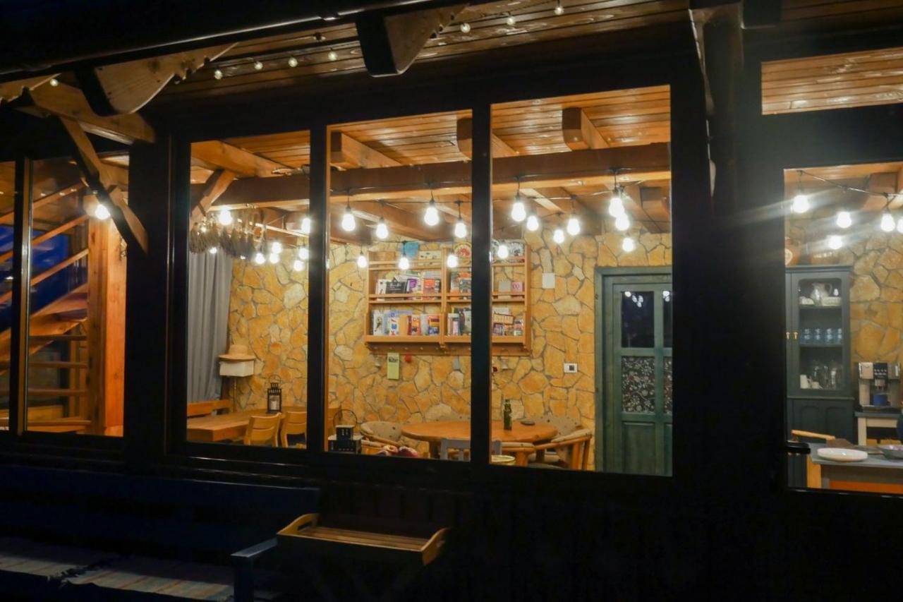 Rose Hip Hill Farm Bed & Breakfast Valea Tirnei ภายนอก รูปภาพ